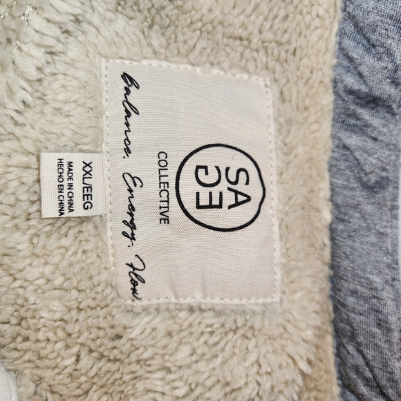 NWT Sage Plush/Soft Shacket Size XXL Button Front Side Pockets Grey/White Plaid - Picture 8 of 12